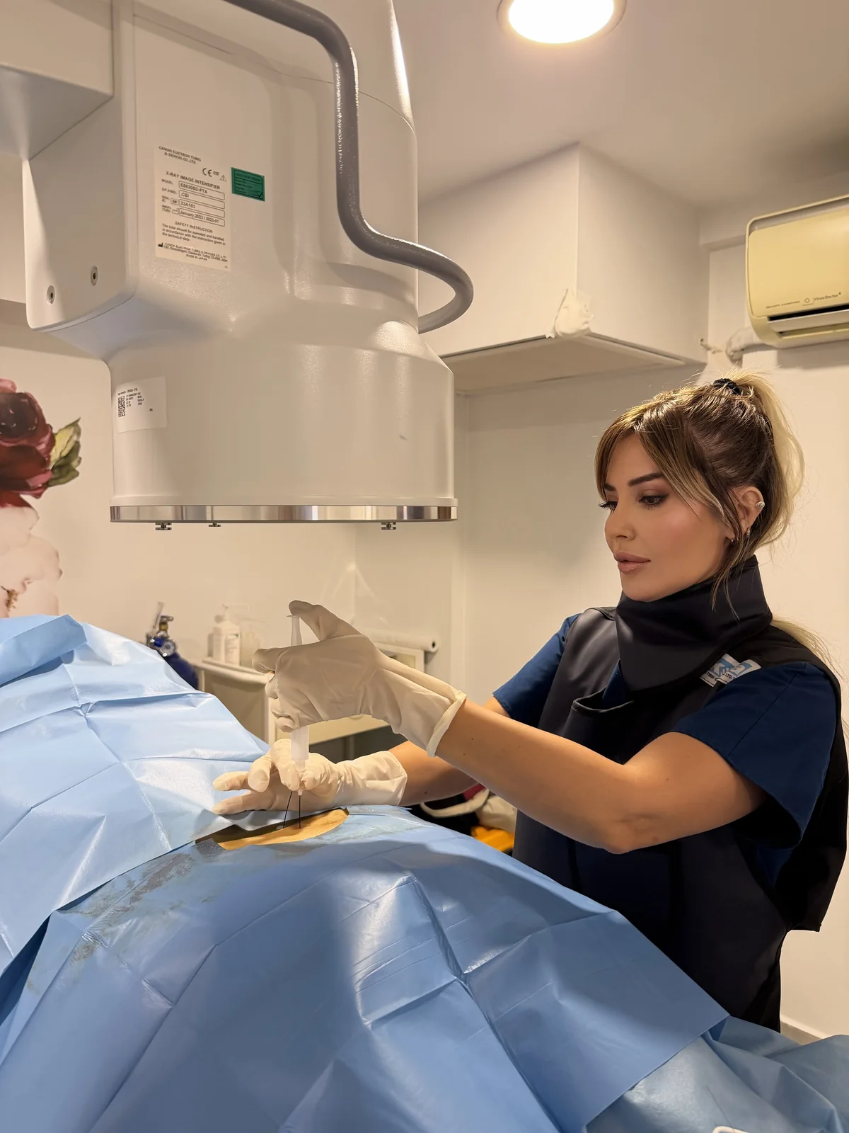 Dr. Serap Erkeç Alkan performing an image-guided procedure at her clinic